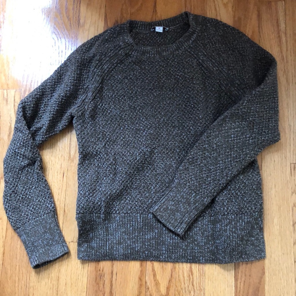 Gap sweater